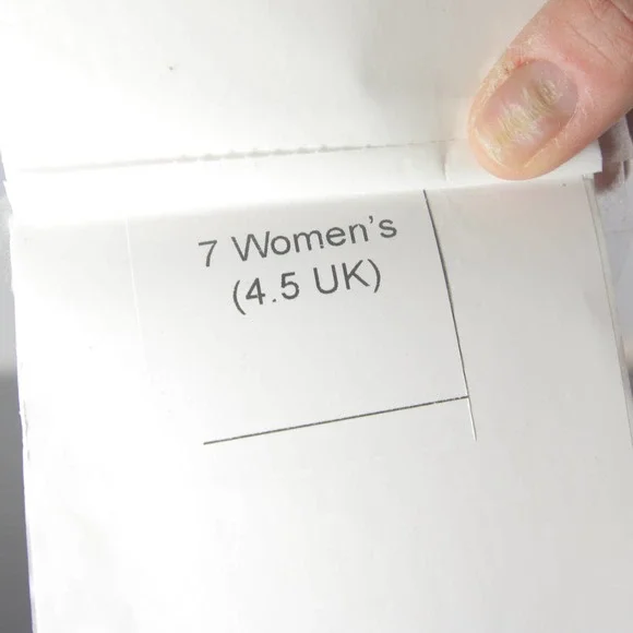 NIke Air Max Excee Low White Red Women's Sneakers 003619 Size 7Womens/5.5 Youth - Picture 8 of 9